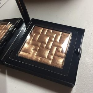 Bobbi Brown Highlighting Powder